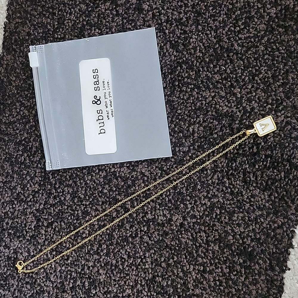 NWOT Bubs & Sass Waterproof Shell Initial Necklace